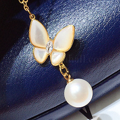 Collana con ciondolo a forma di farfalla in perle d'acqua dolce naturali con conchiglia&nbsp;FS-WGAFE07-01