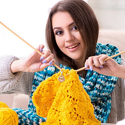 10 Stück 10-Stil-Blume mit Zahlen-Holzanhänger&nbsp;HJEW-AB00644