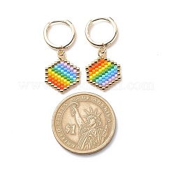 Boucles d'oreilles créoles hexagonales tressées en graines japonaises de couleur arc-en-ciel&nbsp;EJEW-MZ00005
