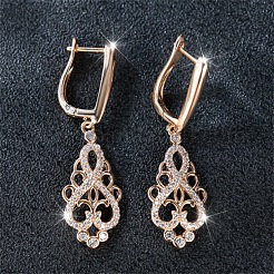 Aretes tipo argolla con circonita cúbica transparente y pavé de latón&nbsp;FS-WGFC578-01