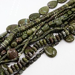 Naturel, vert forêt pierre brins de perles, formes mixtes, 5~50x4~38x4~6mm, Trou: 1mm, Environ 14~127 pcs/chapelet, 15.7 pouce ~ 16.93 pouces