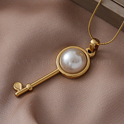 Collar con colgante de llave de acero inoxidable 304 con perla de imitación blanca para mujer&nbsp;OM7731