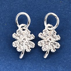 Ciondoli in ottone con micro pavé di zirconi cubici trasparenti a forma di trifoglio&nbsp;KK-K300-10S
