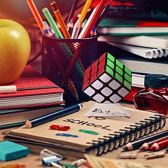 Kunststoff Dreieck Geschwindigkeit magische Würfel Basishalter Rahmen Zubehör Puzzle Würfel organisieren&nbsp;ODIS-WH0005-67