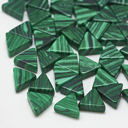 Синтетические малахитовые кабошоны, треугольные, зелёные, 4x4.5x2 мм