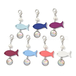Ciondolo rotondo piatto con decorazioni in acciaio inossidabile 304 e resina a squame di pesce&nbsp;HJEW-JM04042