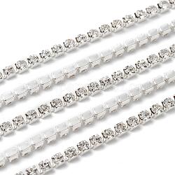 Cadenas de strass Diamante de imitación de bronce, cadenas de la taza del Rhinestone, con carrete, color plateado, cristal, 2.3~2.4mm, aproximamente 10 yardas / rodillo