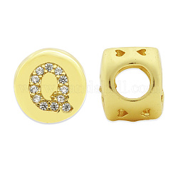 Perle di zirconi cubici trasparenti in micro pavè di ottone, piatta e rotonda con la lettera, letter.q, 7.5x6.5mm, Foro: 3.5 mm, 3pcs/scatola