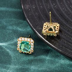 Orecchini a lobo da donna in ottone con micro pavé di zirconi cubici verdi&nbsp;EJEW-F418-19G