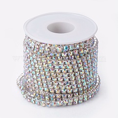 Chaînes en laiton avec strass, avec bobine, strass chaînes de tasse, couleur argentée, cristal ab, 4mm, environ 10 yards / rouleau