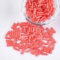 Perles de bugle en verre, trou rond, couleurs opaques, tomate, 6~7x1.5~2mm, Trou: 0.8mm, environ 10000 pcs / sachet 