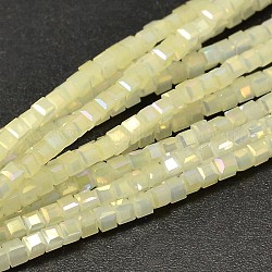 Cubo lleno de arco iris facetas de imitación plateado de vidrio electroplate hebras de abalorios de jade, amarillo vara de oro claro, 2.5x2.5x2.5mm, agujero: 0.8 mm, aproximamente 185 pcs / cadena, 15.7 pulgada