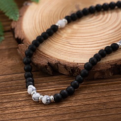 Colliers pour hommes composés de perles rondes de 6 mm en howlite naturelle et en pierre noire dépolie&nbsp;LS-FQ0489-3