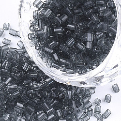 Grade une perles de rocaille en verre, hexagone (deux coupes), couleurs transparentes, gris ardoise, 1.5~2.5x1.5~2mm, Trou: 0.8mm, environ 2100 pcs / sachet , 450 g / sac