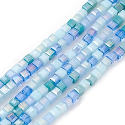 Brins de perles de verre de galvanoplastie de couleur dégradée, de couleur plaquée ab , facette, cube, turquoise pale, 4x4x4mm, Trou: 1.2mm, Environ 94~97 pcs/chapelet, 14.84~15.28 pouce (37.7~38.8 cm)