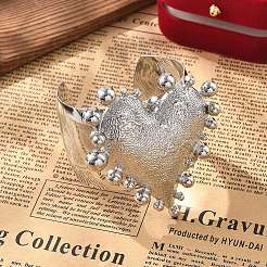 Bracciali aperti in lega con cuore strutturato per le donne&nbsp;BJEW-A027-01P