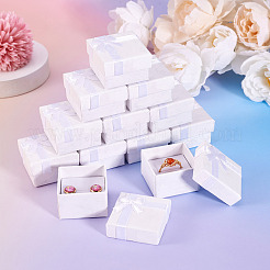Quadratische Geschenkboxen aus Papier für Schmuckringe mit Schleife&nbsp;CON-TAC0010-80E