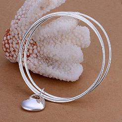 Bangles exquis en laiton avec breloque de cœur pour les femmes&nbsp;BJEW-BB12414