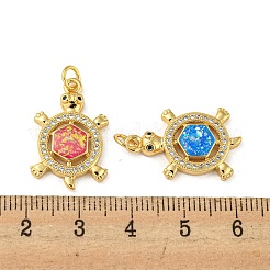Colgantes de latón micro pavé de circonita cúbica con ópalo sintético&nbsp;KK-K356-07G