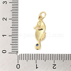 Pendenti con animali marini con pavé di ottone placcato a cremagliera blu con zirconi cubici&nbsp;KK-B092-03G