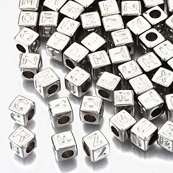 Ccb Kunststoff-Perlen, horizontales Loch, Würfel mit Buchstaben, Platin Farbe, 6x6x6 mm, Bohrung: 3 mm, ca. 2800 Stk. / 500 g