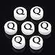 手作りの陶器ビーズ  水平穴  アルファベット付きフラットラウンド  ホワイト  文字.q  8~8.5x4.5mm  穴：2mm PORC-Q259-01Q-1