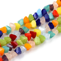Chapelets de perles en verre opaque de couleur unie, triangle facettes, colorées, 3x2x2mm, Trou: 1mm, Environ 145 pcs/chapelet, 10.91 pouce (27.7 cm)