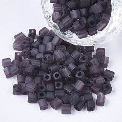 6/0 transparentes abalorios de cristal de la semilla, colores esmerilado, agujero cuadrado, cubo, púrpura, 6/0, 3~5x3~4x3~4mm, agujero: 1.2~1.4 mm, aproximamente 4500 unidades / bolsa