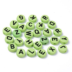 Perles acryliques opaques, trou horizontal, plat rond avec des lettres aléatoires noires, pelouse verte, 10x4.5mm, Trou: 2mm, environ 1600 pcs/500 g