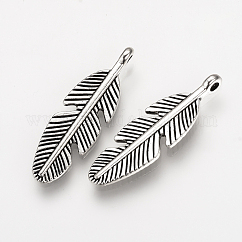 Colgantes de la aleación de estilo tibetano, pluma, sin plomo y cadmio, plata antigua, 28x8.5x2mm, agujero: 1.5 mm, aproximamente 720 unidades / 1000 g