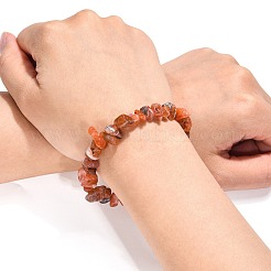 Bracciali elasticizzati con chip di corniola (tinti).&nbsp;BJEW-JB01308-04