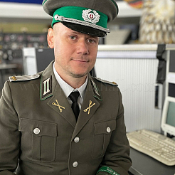 2 Paar Armee-Kavallerie-Schwerter-Broschen aus Zinklegierung&nbsp;AJEW-FH0006-46