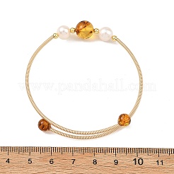 Bracciali rigidi in ottone con perline rotonde di ambra naturale e perle.&nbsp;BJEW-JB14464