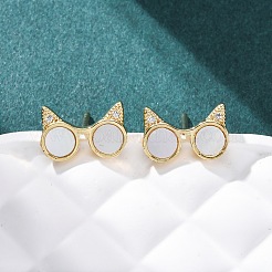 Occhiali con orecchie di gatto in ottone micro pavé orecchini a bottone con zirconi cubici trasparenti&nbsp;KK-D363-17G