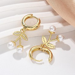 Boucles d'oreilles créoles en laiton cerise avec micro pavé de zircons cubiques transparents et perles d'imitation ABS&nbsp;EJEW-M077-01G