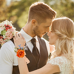 2 Stück 2 Stil Seidenstoff & Kunststoff Kunstblumen-Corsage Boutonniere & Handgelenk-Corsage&nbsp;JEWB-CP0001-27B