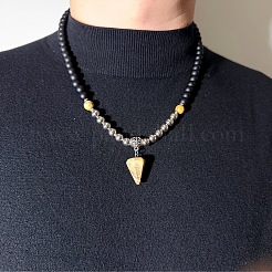 Europäische Herren-Halsketten mit Pyramidenanhänger aus 8 mm großen schwarzen Glasperlen in Jaspis-Optik und Legierungsverschlüssen.&nbsp;WW6368-2