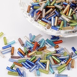Abalorios de vidrio bugle, plata forrada, color mezclado, 4~4.5x2mm, agujero: 1 mm, aproximamente 450 g / bolsa, 14000 unidades / bolsa