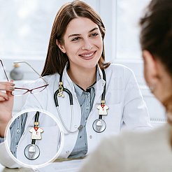 14 pz 7 stili decorazioni pendenti in lega smaltata con stetoscopio a tema medico&nbsp;HJEW-PH02583
