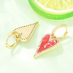Orecchini a cerchio a forma di cuore in ottone con micro pavé di zirconi cubici trasparenti per San Valentino&nbsp;EJEW-Z164-10G-01