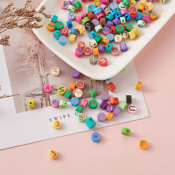 Handgemachten Polymer Clay flach rund mit Großbuchstaben Perlen&nbsp;CLAY-CW0001-01