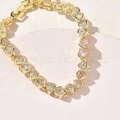 Bracelets en laiton sertis de micro-pavés de zirconiums cubiques transparents en forme de cœur pour femmes&nbsp;BJEW-C156-07C-G