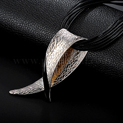 Collana da donna con ciondolo a corno ritorto in lega&nbsp;WGE909E-01