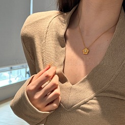 Halsketten mit Anhänger „Blume 925“ aus Sterlingsilber mit Mikropflaster und klarem Zirkonia für Damen&nbsp;NJEW-F338-10G