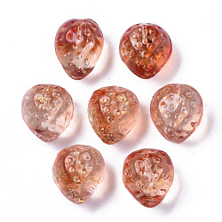 Perles de verre peintes par pulvérisation transparent, avec une feuille d'or, la moitié foré, texturé, forme de fraise, saumon clair, 13x11x10mm, Trou: 1mm