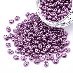 Cuentas de semillas de vidrio de colores opacos teñidos, plata forrada, 2 agujero, oval, púrpura, 5x4x2.5mm, agujero: 0.9 mm, aproximamente 450 g / bolsa
