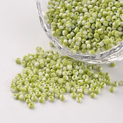 12/0 perles en verre de couleurs opaques, perles rondes de semences, jaune vert, 1.5~2x2mm, Trou: 0.5mm, environ 22500 pcs/450 g
