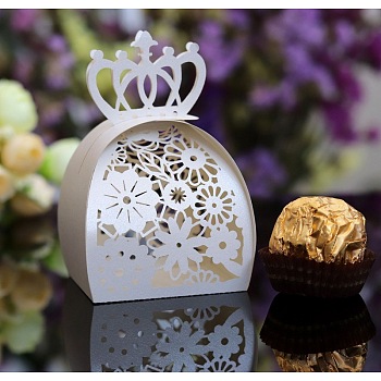 Boîtes de papier-cadeau de boîte de bonbons de mariage creux de couronne, fournitures de mariage de carton de chocolat, blanc, 5x4.6x8.5 cm