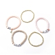 5 pièces 5 style mot baiser m'aimer bracelets extensibles en acrylique sertis de breloques en émail rose coeur BJEW-JB08681-4