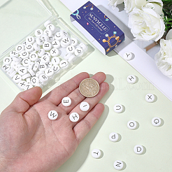 104 Stück 26 Stile weiße flache runde mit schwarzen Buchstaben-Silikonperlen&nbsp;SIL-SC0003-14